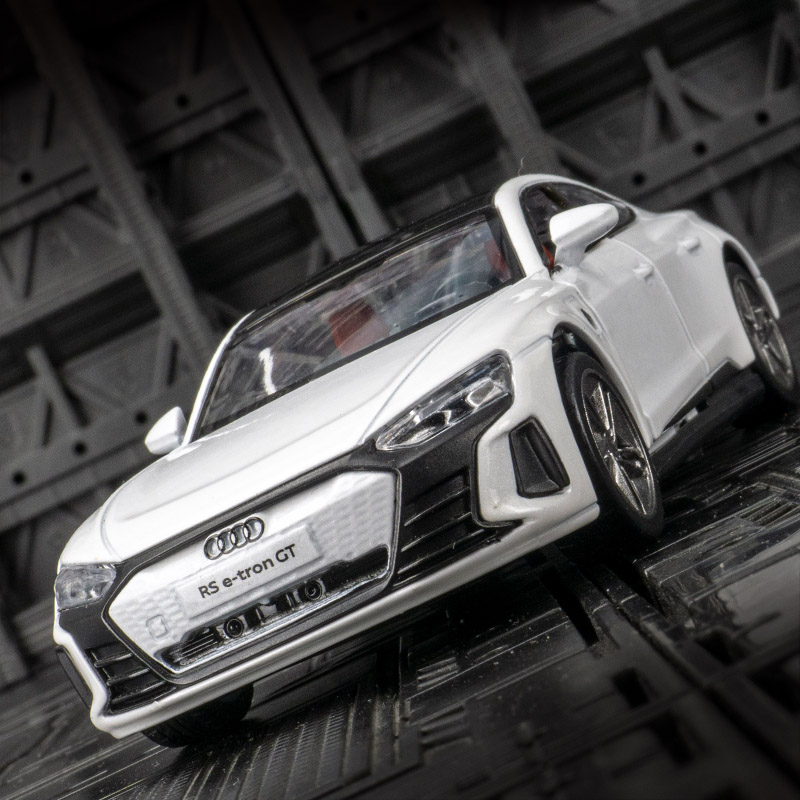 Decor Lighting Returns - 1:36スケールシミュレーション Audi RS e-tron GT 合金製カーモデル、ドア開閉可能、反動音と光付き、車の装飾ギフト