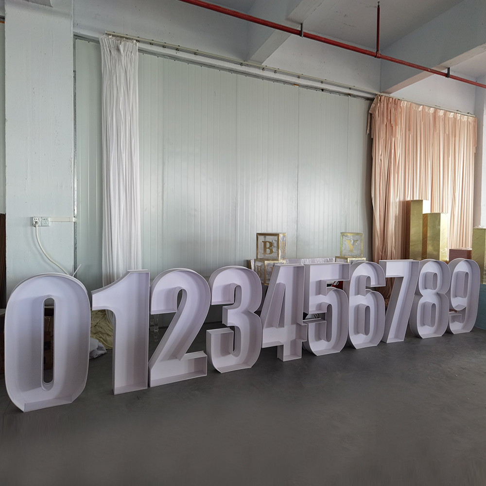 Light Up Letters Marquee - 大型LED文字看板、背の高い4フィートのマーキーサイン、自立型ライトアップビルディング巨大文字