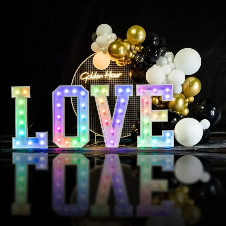 プロ仕様LEDマーキーレター、結婚式・パーティー・イベント用 - Light Up Letters Marquee のレビューと価格