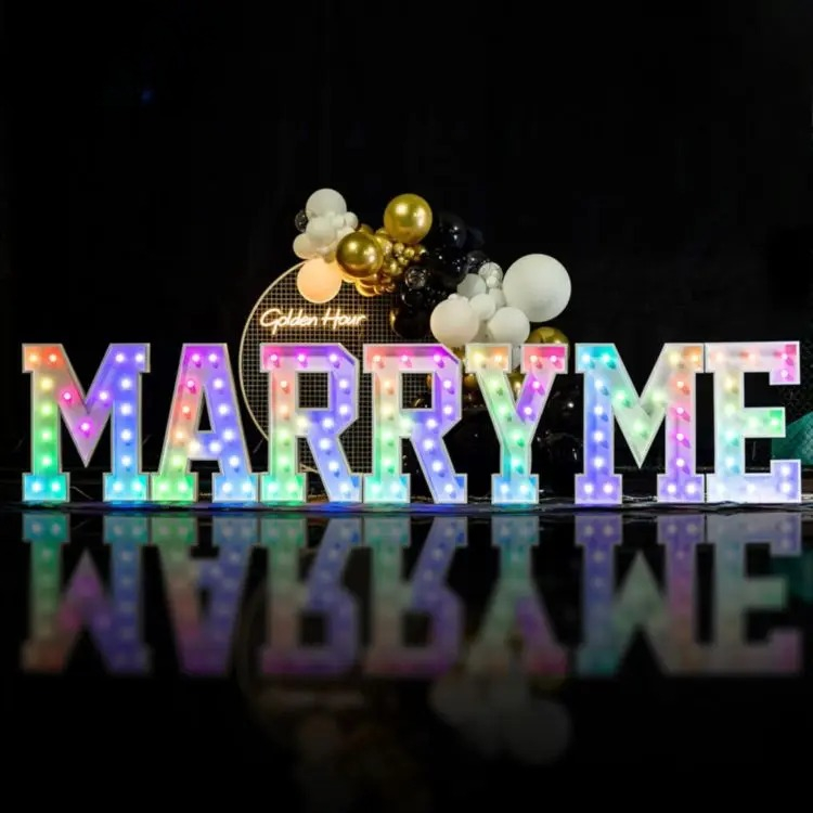 プロ仕様LEDマーキーレター、結婚式・パーティー・イベント用 - Light Up Letters Marquee のレビューと価格