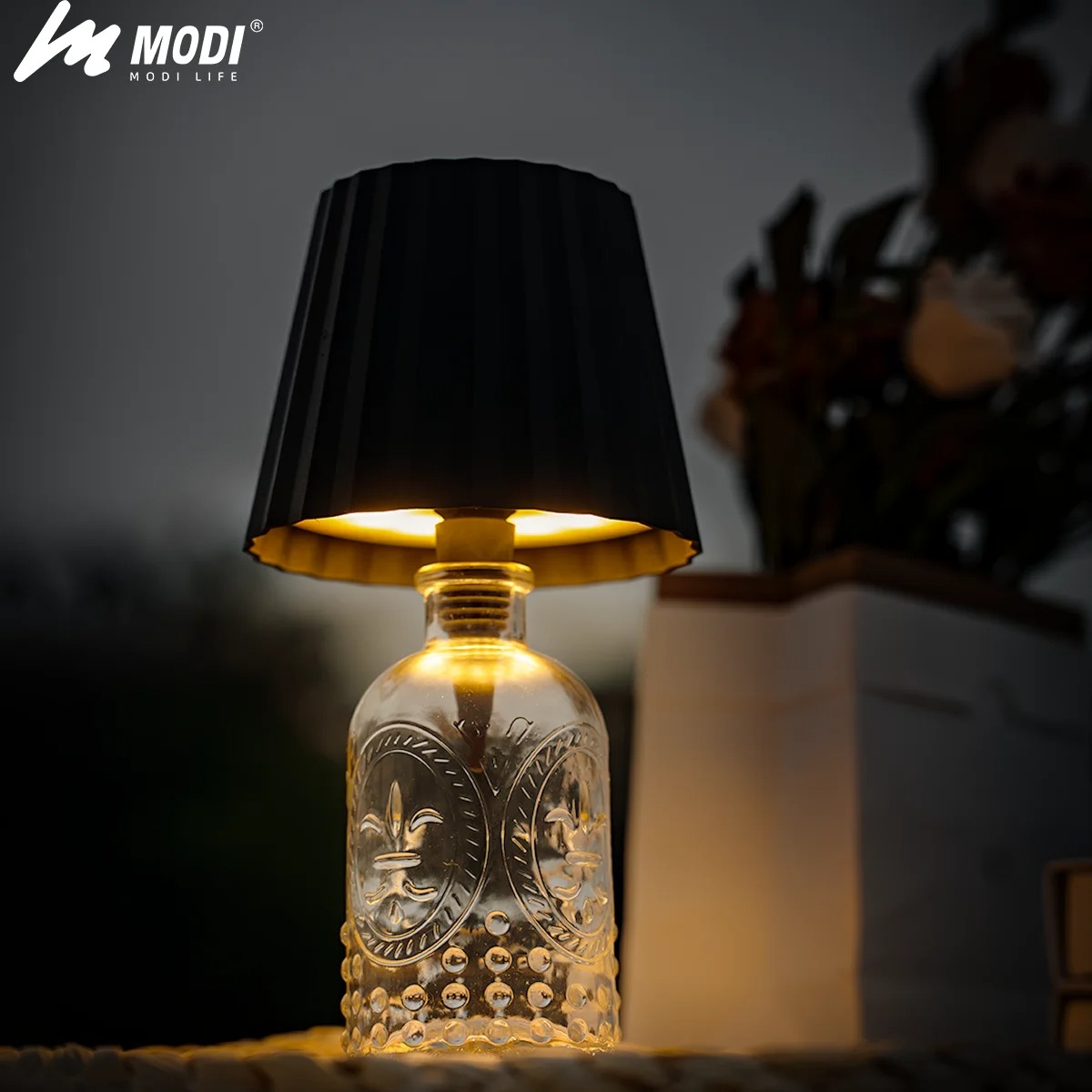 ワイヤレスタッチコントロールボトルテーブルランプ、3色&無段 - Colour Changing Bulb のレビューと価格