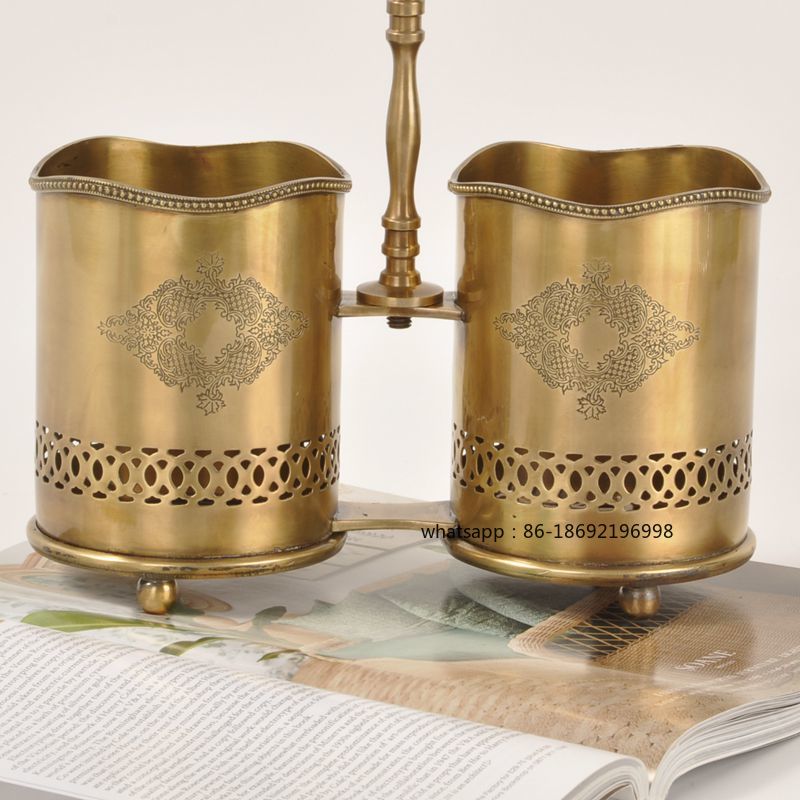 インド輸入真鍮製ハンドルカトラリーチューブヨーロピアンスタイ - Decor Lighting India のレビューと価格